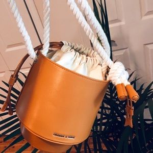 Bucket bag
